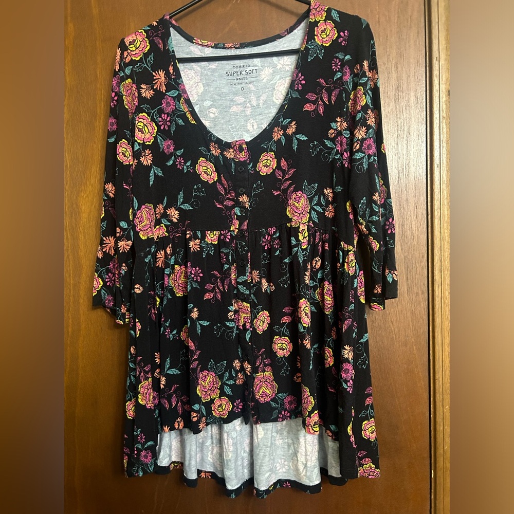 Torrid HiLo peplum floral top size 0